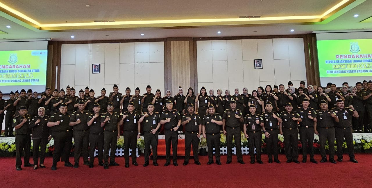 Kepala Kejaksaan Tinggi Sumatera Utara Kunker ke Kejari Paluta, Sampaikan Capaian Kinerja dan Agar Bijak Dalam Bermedia Sosial