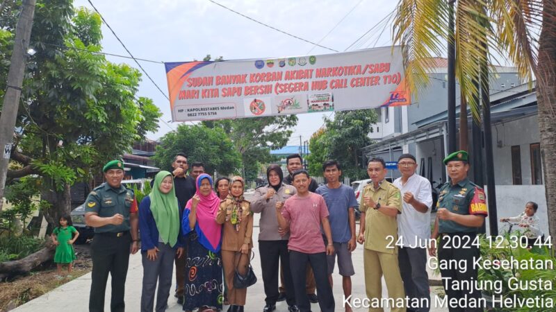 Babinsa Perangkat Kelurahan dan Bhabinkamtibmas Bersihkan Tempat Transaksi Narkoba di Medan Helvetia