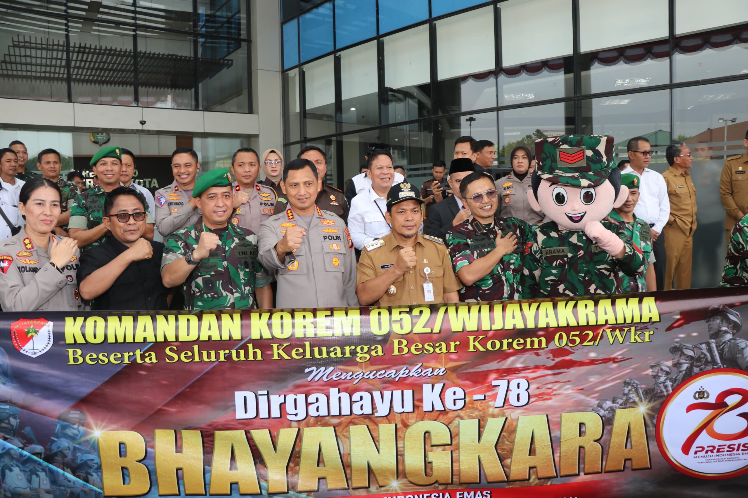 Hari Bhayangkara ke-78, Danrem 052/Wijayakrama Beri Kejutan ke Kapolres Tangerang Kota