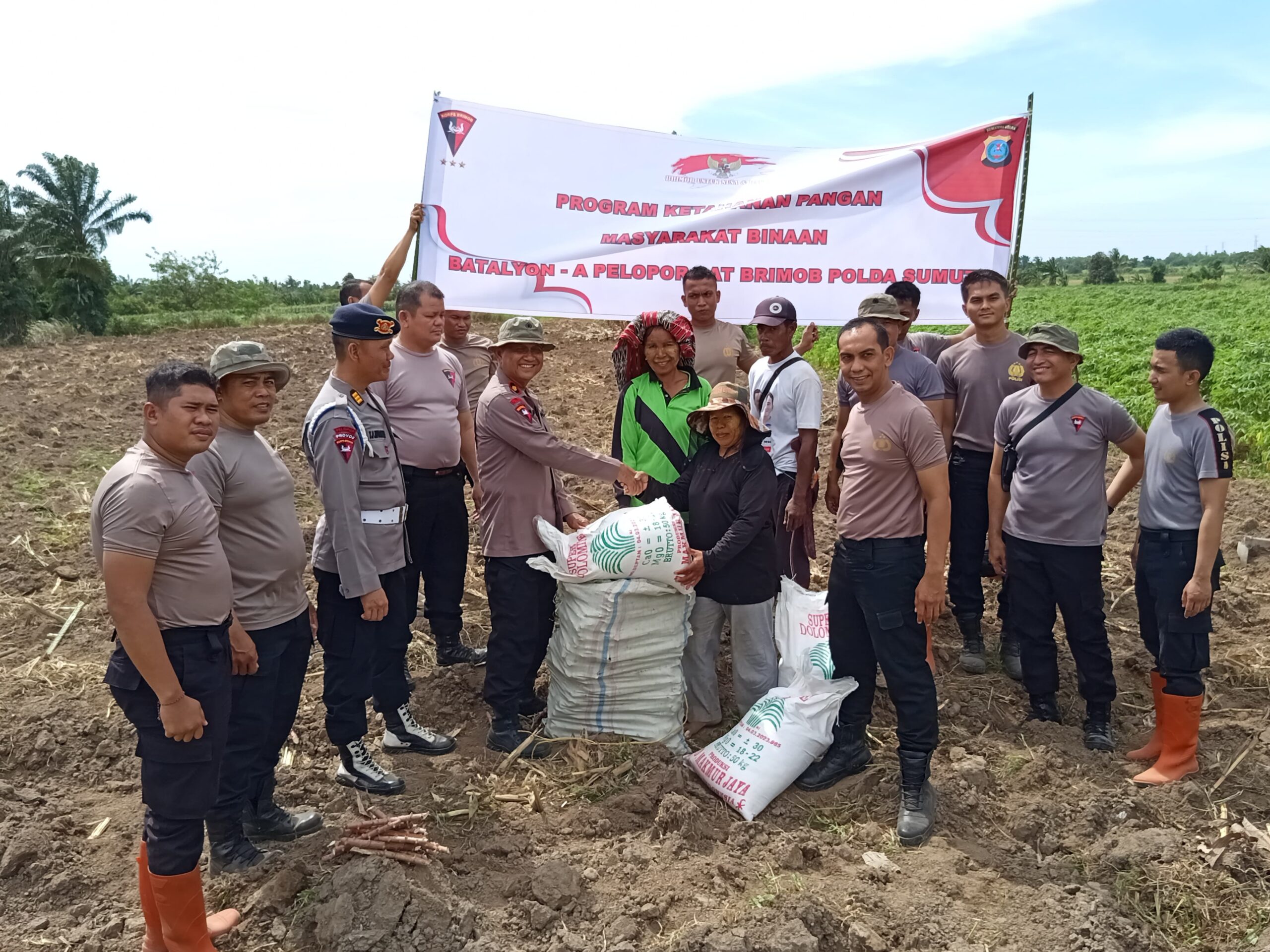 Batalyon A Pelopor Sat Brimob Polda Sumut Gelar Program Ketahanan Pangan di Desa Tunggurono