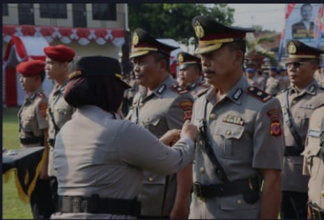 Kapolresta Cirebon Memimpin Sertijab Para Kasat Di Lapangan Apel Mapolresta Cirebon