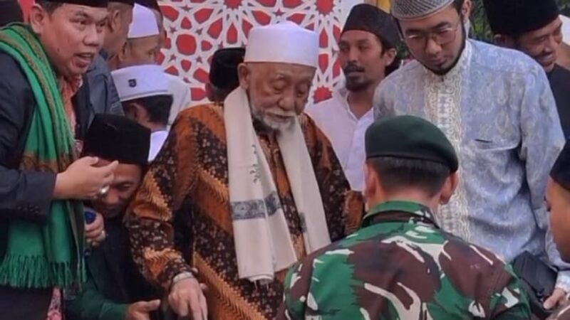 Istighosah untuk Keselamatan Bangsa dan Negara Bersama Abuya Muhtadi di Labuan, Pandeglang Banten