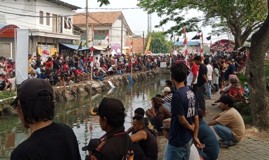 Lomba Memancing Liar Dalam Rangka HUT Kemerdekaan RI Ke 78 Siang Hari Di Ikuti Ratusan Peserta