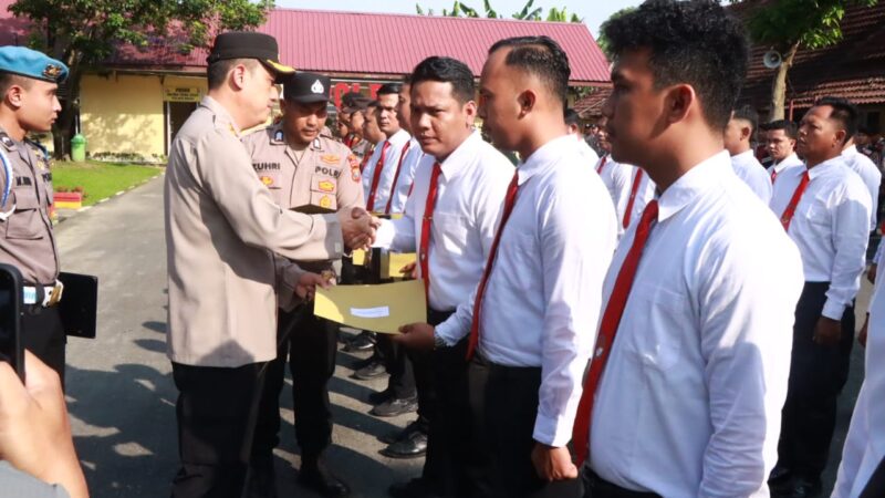 Kapolres Binjai Beri Penghargaan Pada Personil Berprestasi