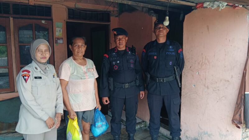 Personil Den Gegana Sat Brimob Polda Sumut Laksanakan Bakti Sosial dalam Rangka Jum’at Berkah