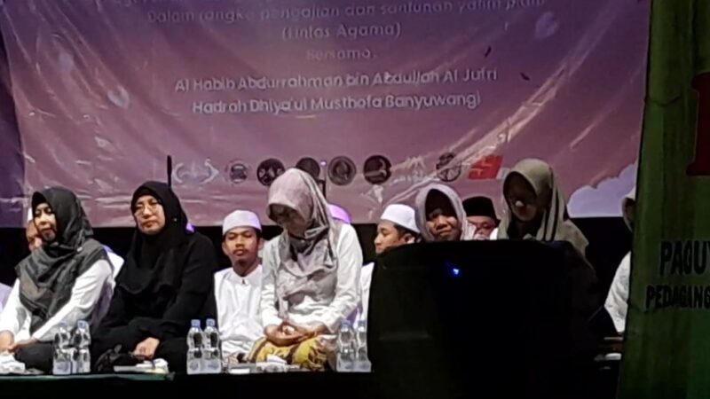 Bupati Banyuwangi Bersholawat Bersama Warga Desa Parijatah wetan dan PPKL BWS