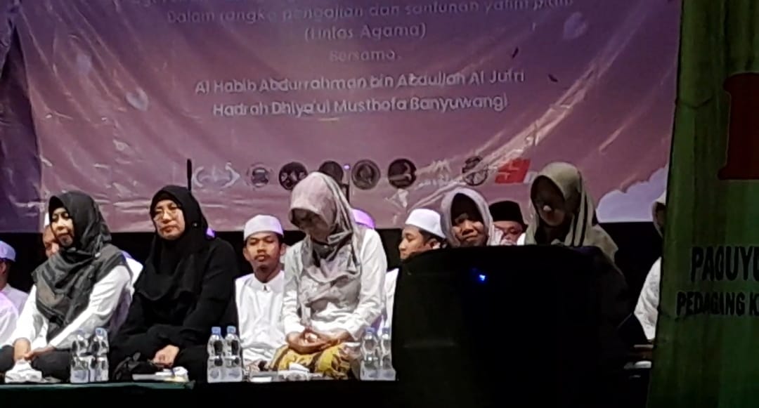 Bupati Banyuwangi Bersholawat Bersama Warga Desa Parijatah wetan dan PPKL BWS