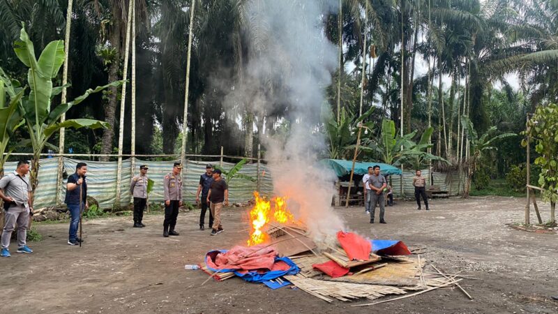 Polres Binjai grebek barak narkoba,sita ratusan mesin jackpot.