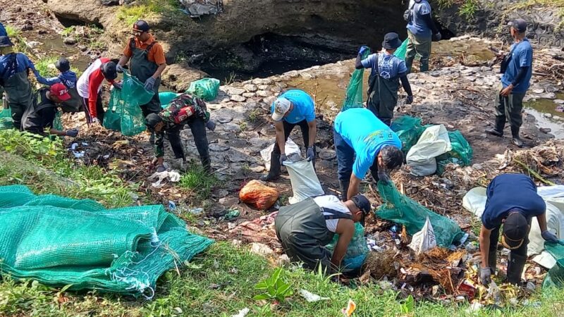 Antisipasi Banjir di Saat Musim Hujan PLC dan Sungai watch Kolaborasi Bersih – Bersih Kali.