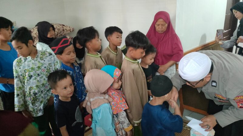 Yayasan Muhammad Makki Fazri Santuni Puluhan Anak Yatim