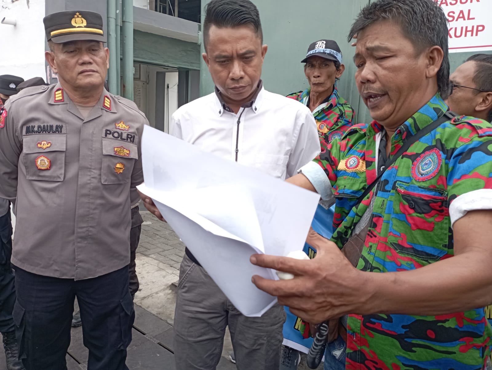 Terkesan Mengkangkangi Undang-Undang Nomor 21 Tahun 2000 tentang Serikat Pekerja. PUK. F. SPTI – K. SPSI) Kelurahan Tembung Lakukan Aksi Demo Lagi di Gudang Roti 151 Tembung