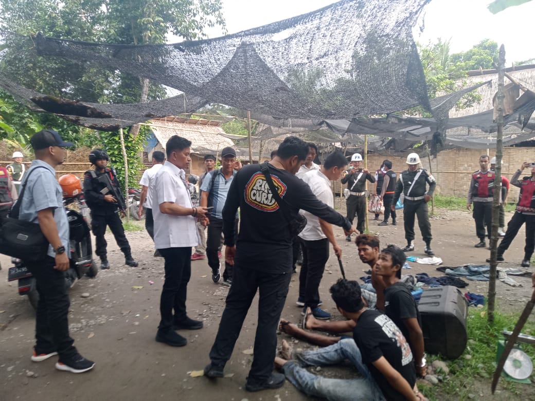 Aksi Detasemen Gegana Polda Sumut Gerebek Kampung Narkoba, Tiga Bandar Diringkus