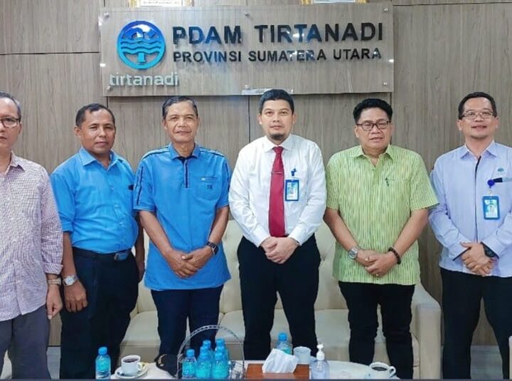 PDAM Tirtanadi Sumut Berikan Fasilitas Air Minum di SMAN 2 Medan di Hari Guru Nasional