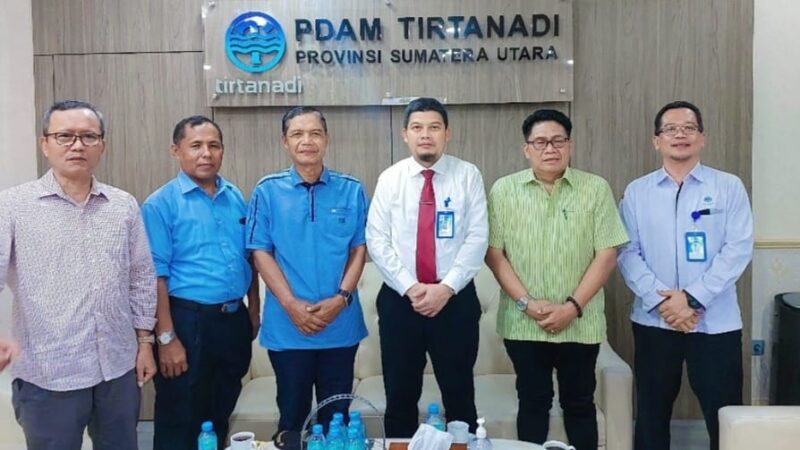 PDAM Tirtanadi Sumut Berikan Fasilitas Air Minum di SMAN 2 Medan di Hari Guru Nasional