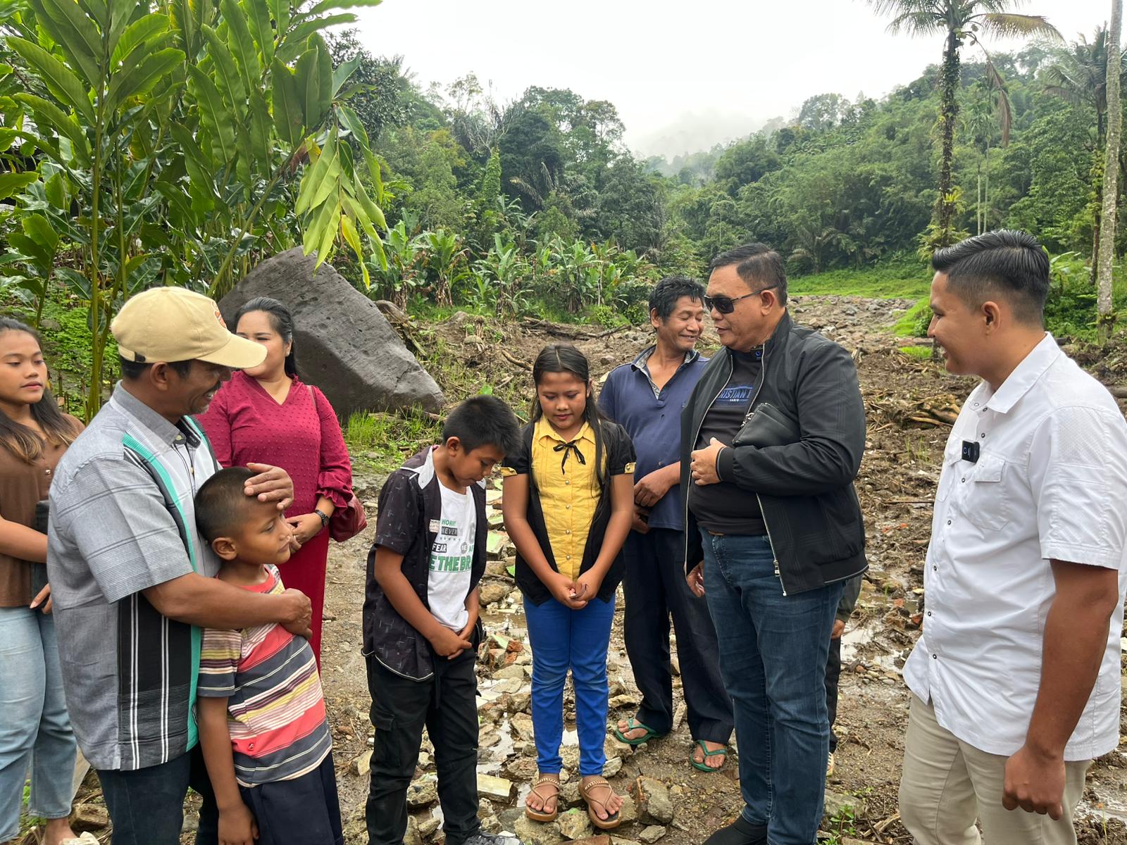 DPD Gerindra Sumut dan Dahnil Ginting Anggota DPRD Deli Serdang Peduli Korban Longsor di Sibolangit: Bantuan untuk Warga dan Gereja