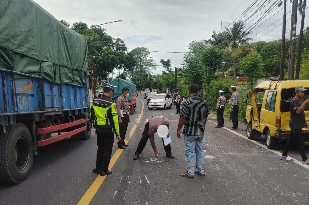 Tabrakan Beruntun di Banyuwangi: Satu Tewas dan Beberapa Luka-luka