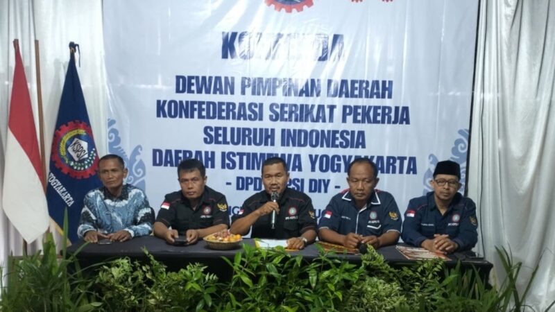 Jumhur Hidayat Sebut Pemerintah Sekarang Gandrung Industri dan Pro Buruh