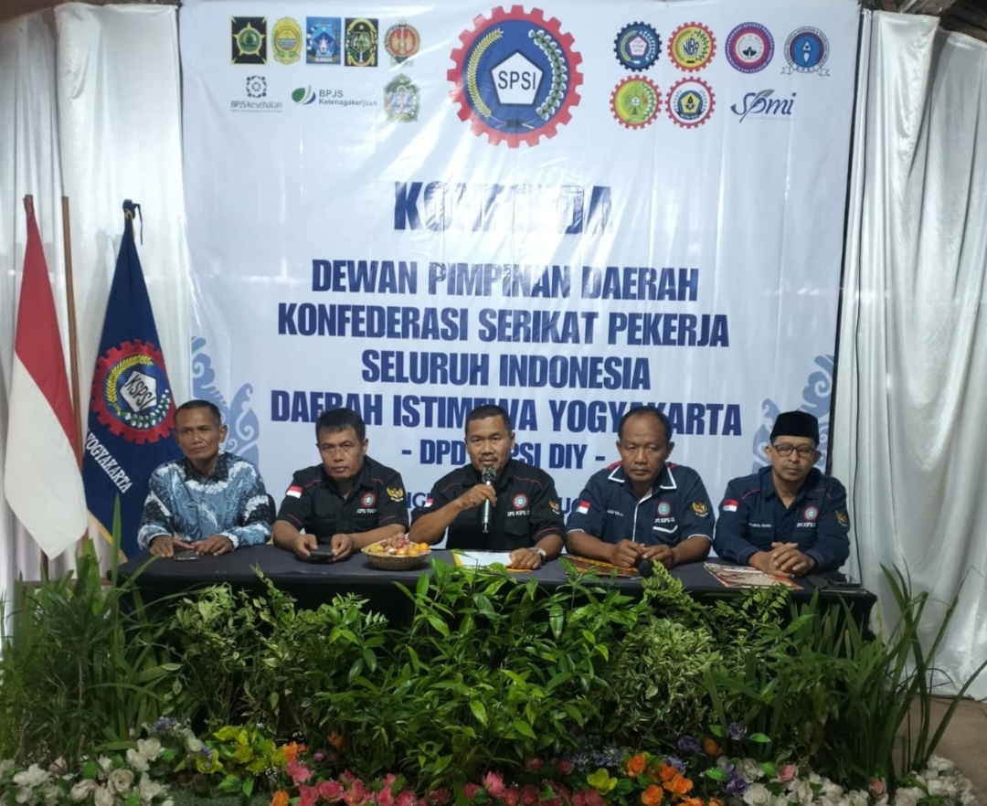 Jumhur Hidayat Sebut Pemerintah Sekarang Gandrung Industri dan Pro Buruh