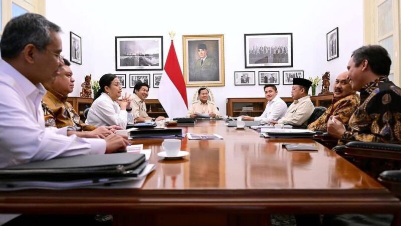 Presiden Prabowo Subianto Pimpin Rapat Terbatas Bahas Strategi terbatas Target 3 Juta Rumah