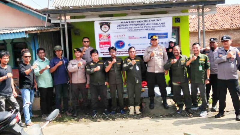 Ketua DPD Akpersi Jawa Barat, Budiyanto Baday, resmi melantik Ahmad Syarifudin sebagai Ketua DPC Akpersi Kabupaten Bekasi