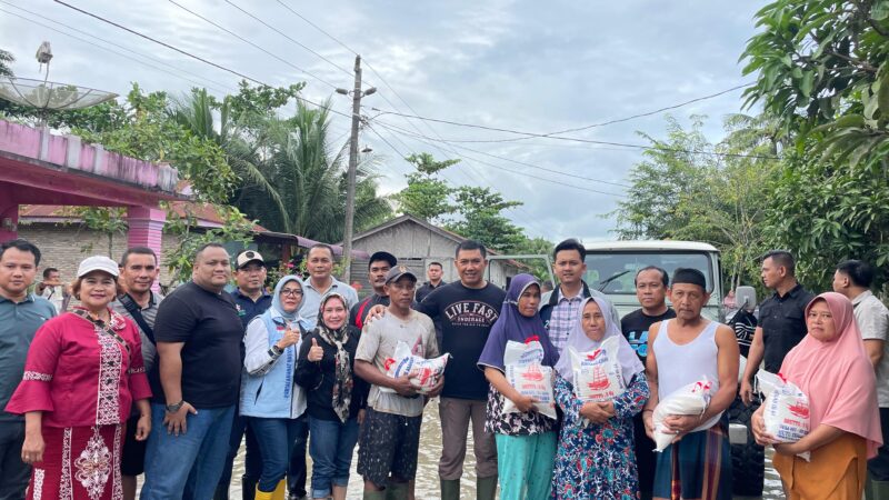 Kolaborasi Anggota DPRD dan Pemkab Batu Bara Turun ke Lokasi Banjir, Berikan Bantuan Sembako untuk Warga Terdampak