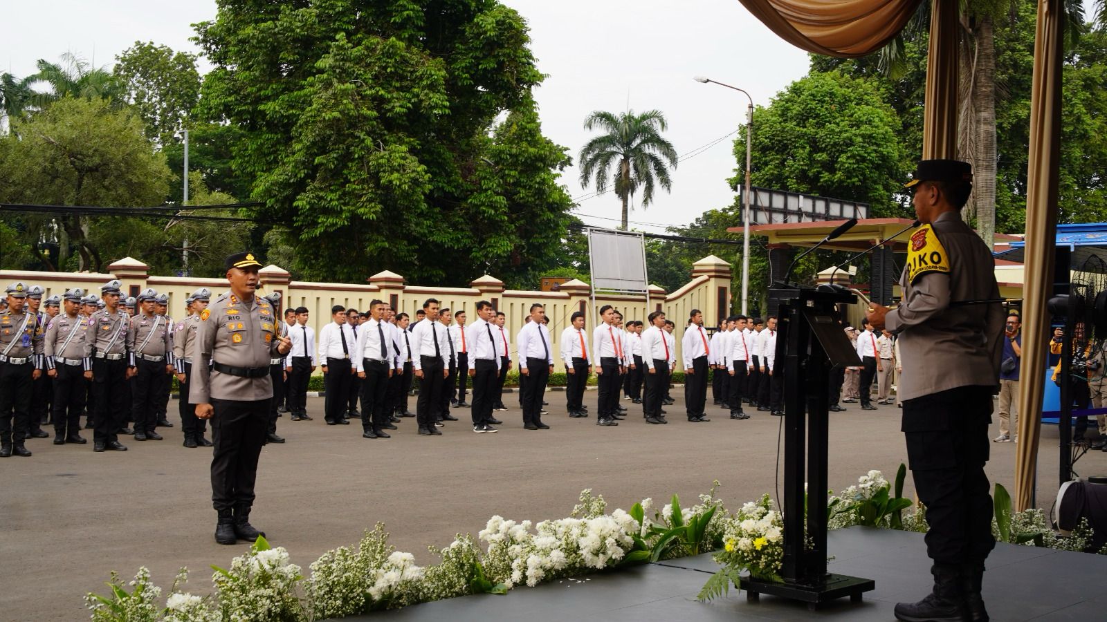 Kapolda Jabar Beri Penghargaan Kepada Personel Polres Bogor dan Polresta Bogor Kota Berprestasi