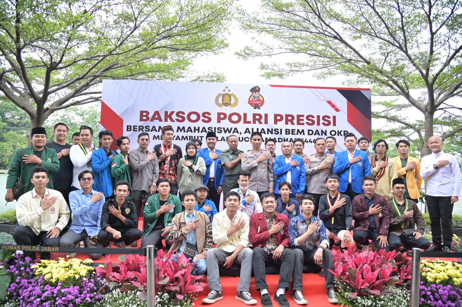 Kolaborasi Polda Jabar Bersama Mahasiswa dan Organisasi Pemuda Salurkan Bansos Polri Presisi, Sambut Bulan Suci Ramadhan