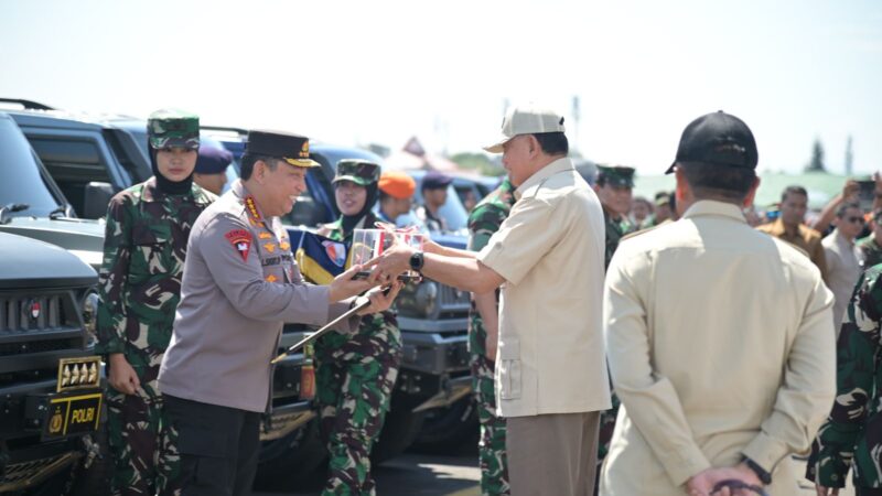 KAPOLRI MENERIMA PENYERAHAN MAUNG MV3 UNTUK KEBUTUHAN OPERASIONAL DARI MENHAN