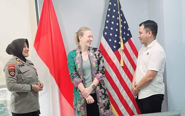 Wow… what a surprised! We appreciated the consulate’s patrol by personnel of Pam Obvit, after such long time I never see.”