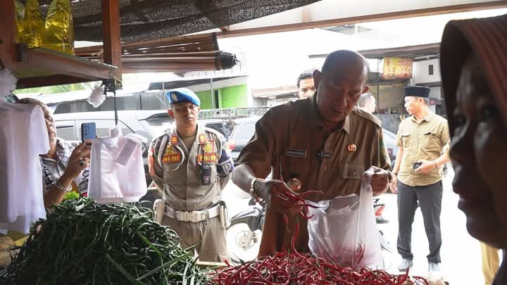 Bupati Langkat Syah Afandin Sidak Pasar Tanjung Pura, Pastikan Harga Stabil di Bulan Ramadan