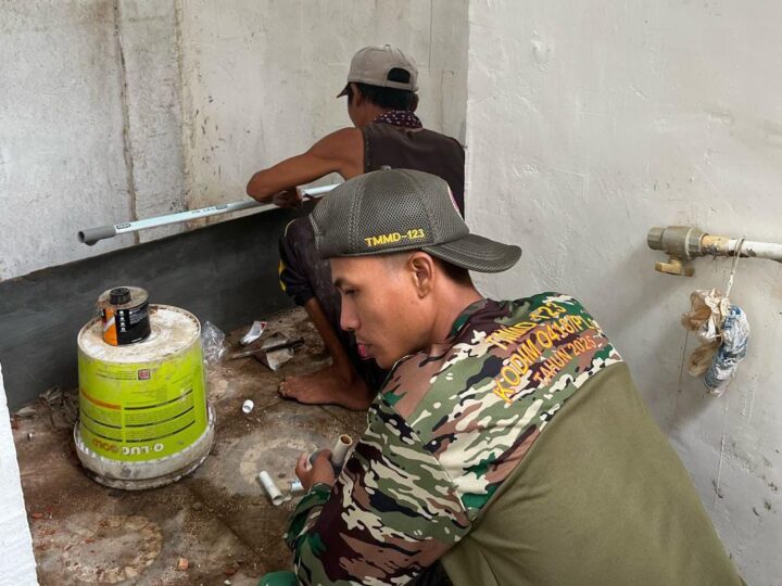 TNI Manunggal Membangun Desa (TMMD),Kodim 0418/Palembang bersama Warga Rehab Mushola Al-Hijrah