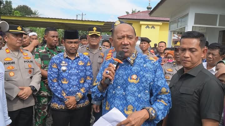 Bupati Langkat Temui Pendemo, Tegaskan Komitmen Perbaikan Jalan di Kecamatan Selesai