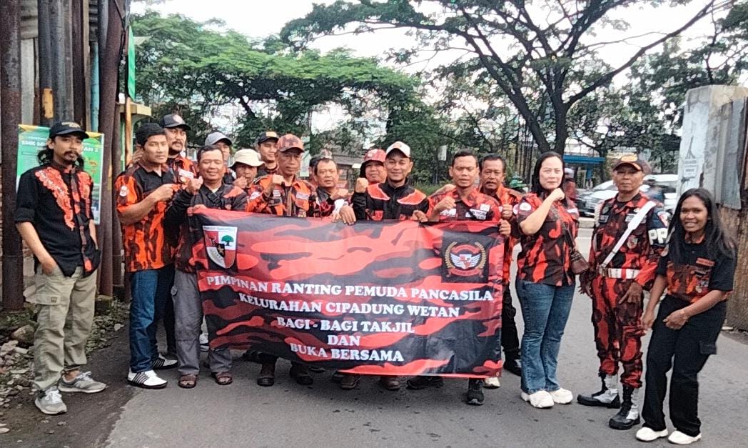 PAC Pemuda Pancasila Panyileukan Tebar Kebaikan dengan Berbagi Takjil Gratis di Bulan Ramadan 1446 Hijriah