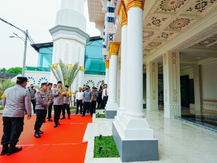 Kunjungi Polda Sumut, Kapolri Tinjau Renovasi Masjid hingga Bakti Sosial