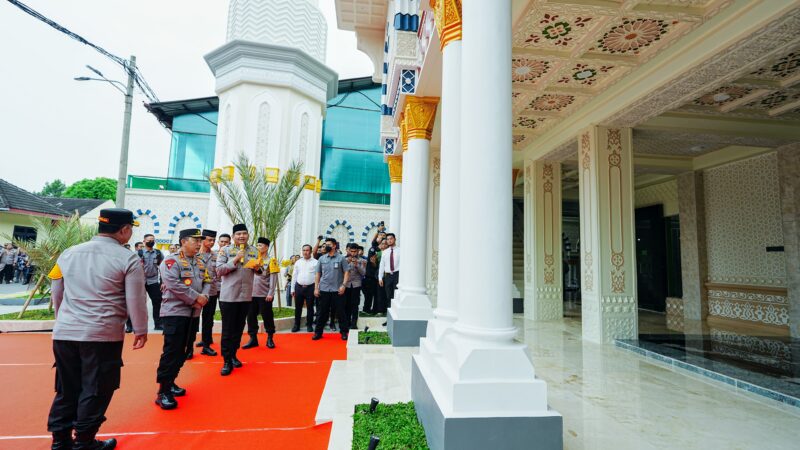 Kunjungi Polda Sumut, Kapolri Tinjau Renovasi Masjid hingga Bakti Sosial