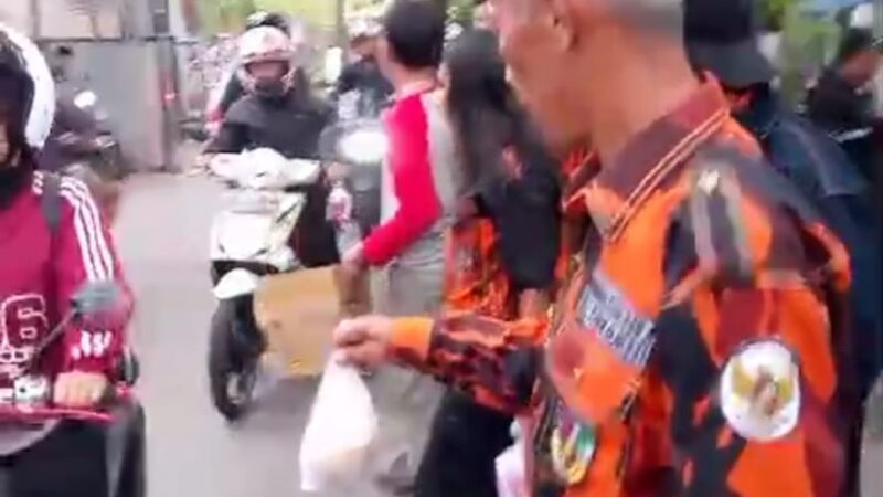 Aksi Solidaritas PP Panyileukan, Bagi Takjil Ramadhan 