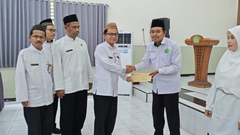Kemenag Banyuwangi Lakukan Pembinaan dan Penyerahan SK PPPK Penyuluh Agama Islam 