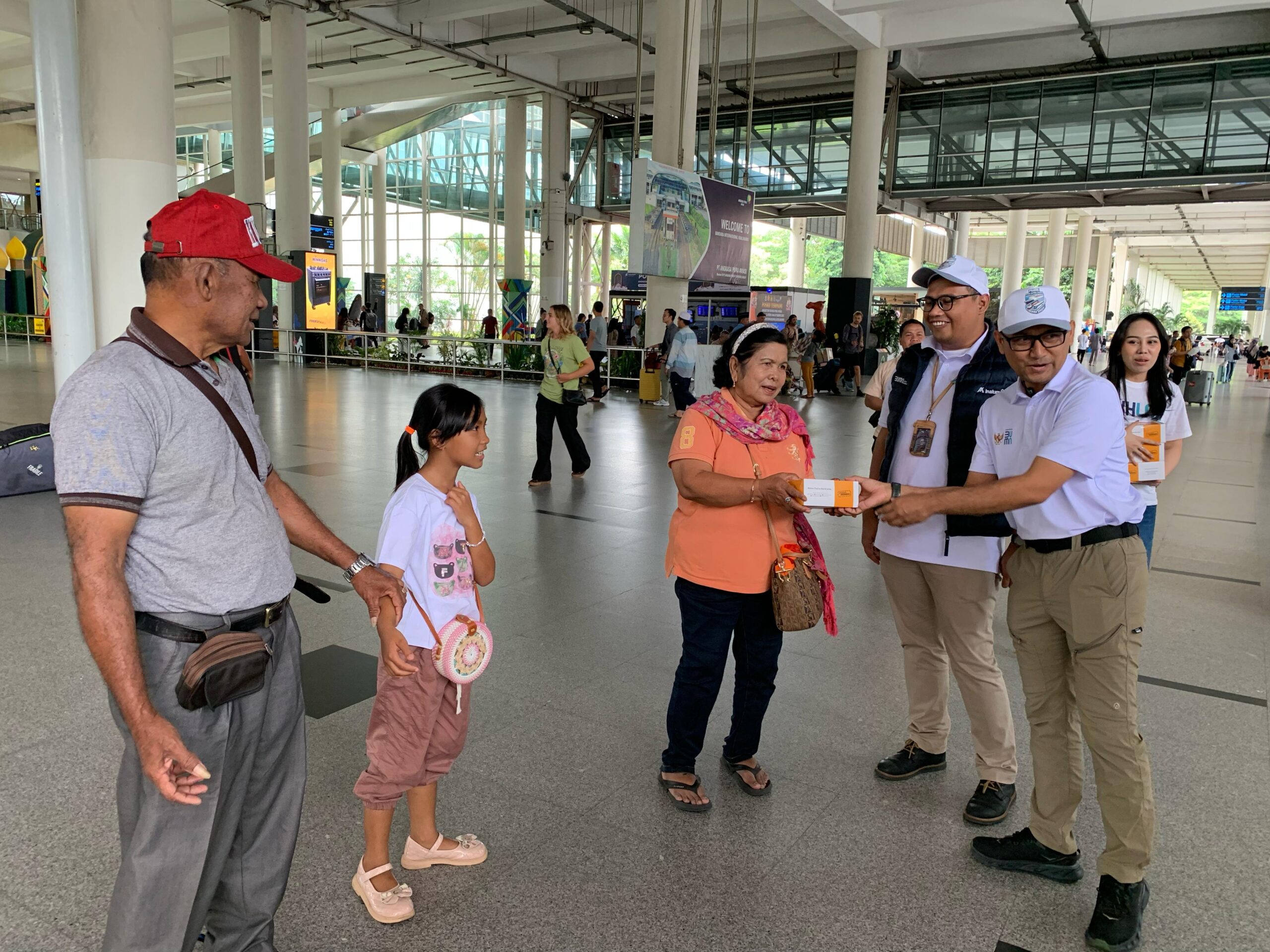 Posko Arus Balik Lebaran di Bandara Kualanamu, Inalum Beri Bingkisan dan Fasilitas Untuk Penumpang