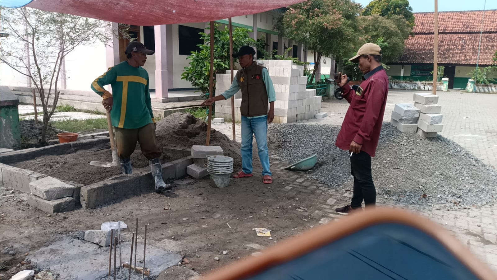 Sempat Viral,Kegiatan Pembangunan Pagar Disetop Warga, Kepala Tukang Proyek: Berhenti Karena Material Habis