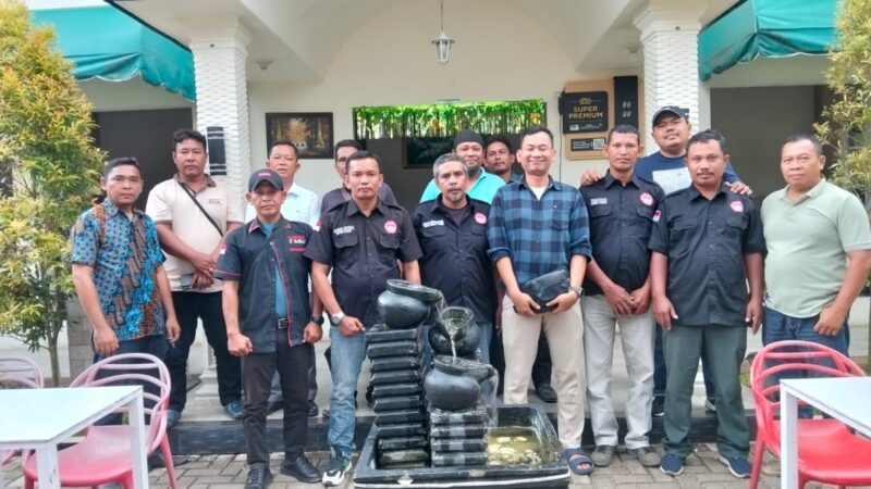 Demi Membangun Sportifitas Sesama Anggota FPII di Labura,Forum Pers Independen Indonesia Gelar Halal Bihalal di Kafe CK 3 