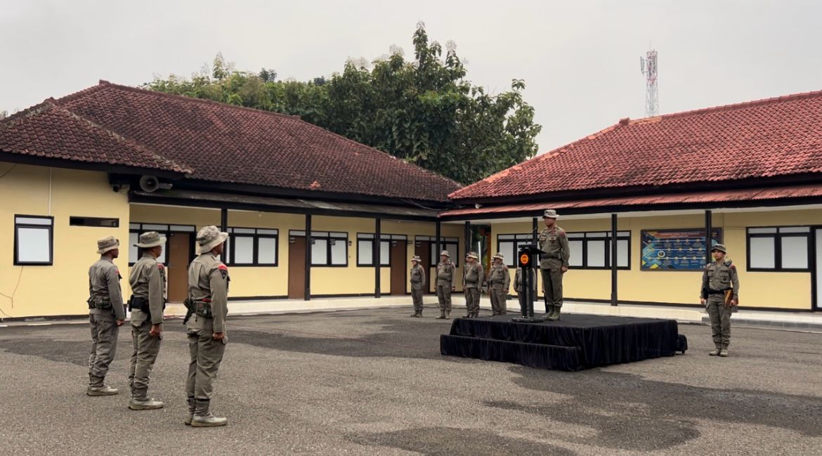 Wadansat Brimob Polda Jabar Pimpin Apel Pemberangkatan Latihan Berganda