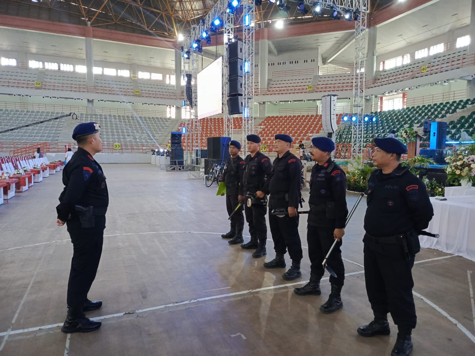 Brimob Polda Sumut Sterilisasi Ibadah Paskah Raya di Gedung Serbaguna Pemprovsu
