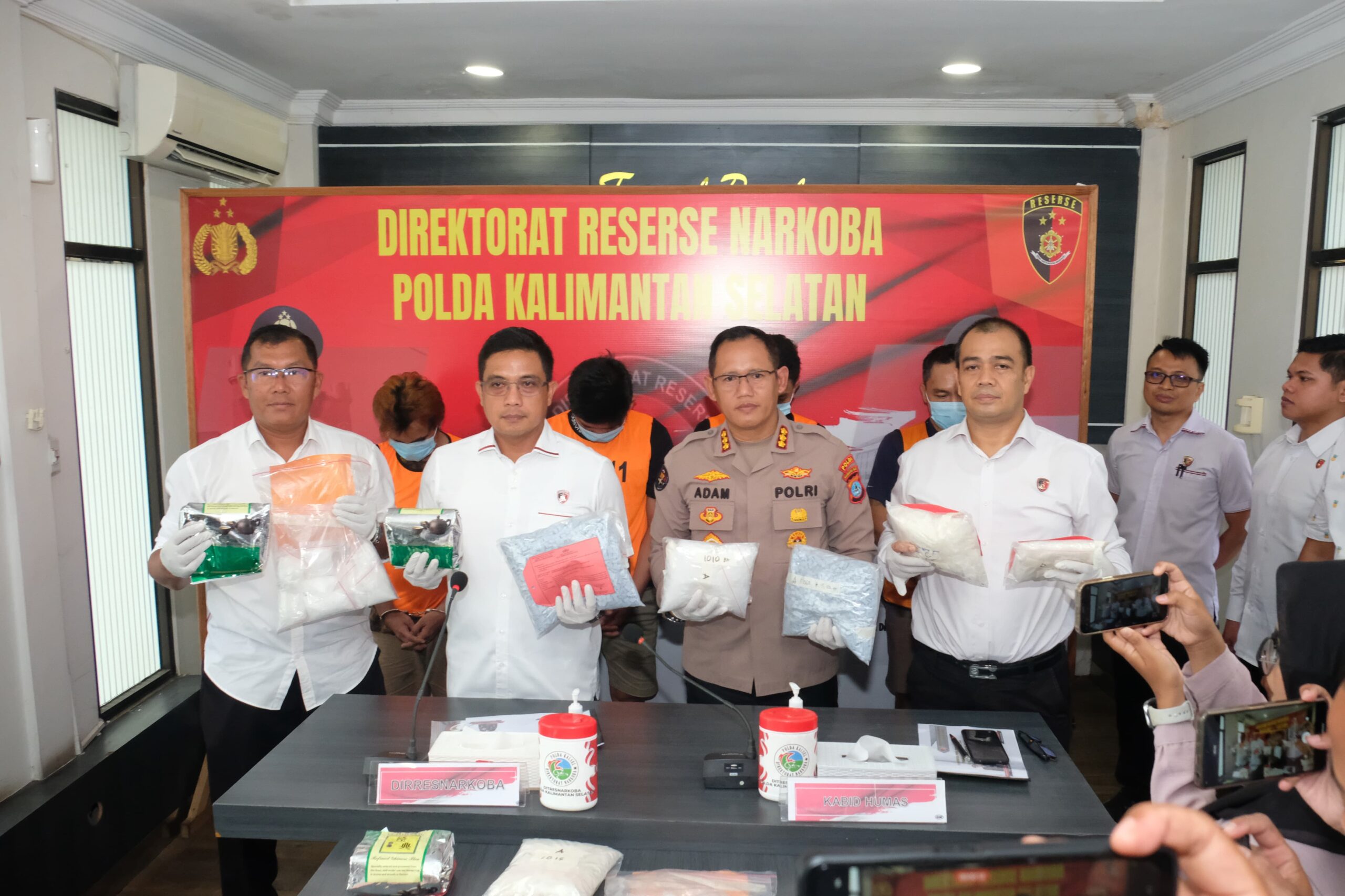 Ditresnarkoba Polda Kalsel Amankan Sabu 8,7 Kg, XTC 10 Ribu Butir, dan Tangkap 4 Tersangka Jaringan Antar Provinsi