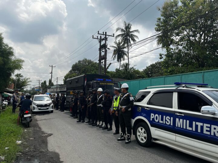 Brimob Polda Sumut, Polresta Deli Serdang – TNI Patroli Skala Besar Jelang Hari Buruh 