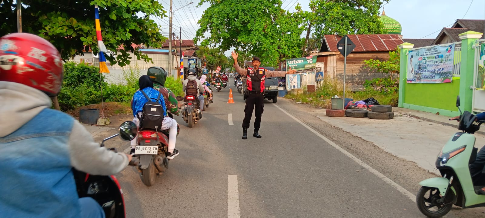 Ciptakan Keamanan, Polsek Banjang Gencarkan Pengaturan Lalu Lintas di Sekitar Sekolah