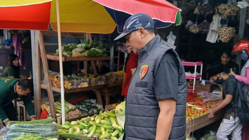 Satreskrim Polresta Banyuwangi Secara Intensif ,Pantau Harga dan Stok Bahan Pokok di Pasar 
