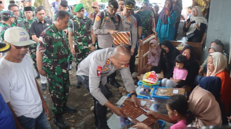 Kapolda Jabar Dan Pangdam III Siliwangi Kunjungi Keluarga Korban Ledakan di Cibalong Garut, Berikan Santunan dan Dukungan Moril