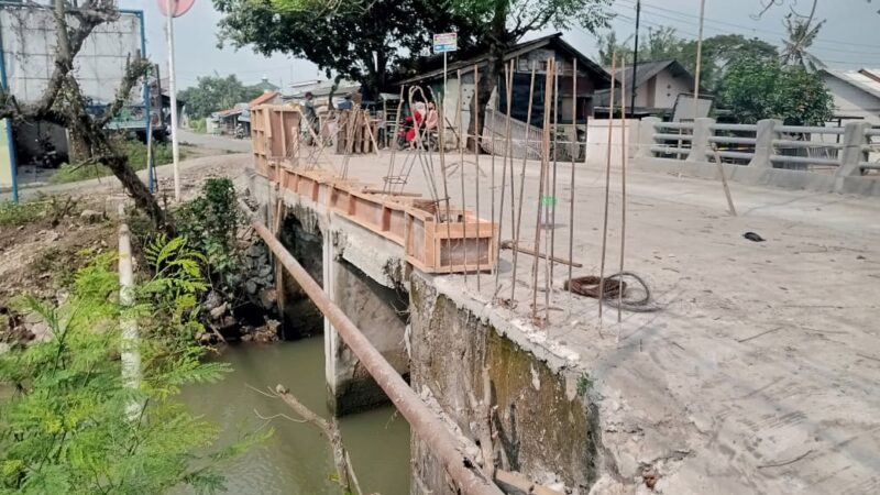 Diduga Minim Pengawasan, Proyek Jembatan di Cabangbungin Terkesan Amburadul