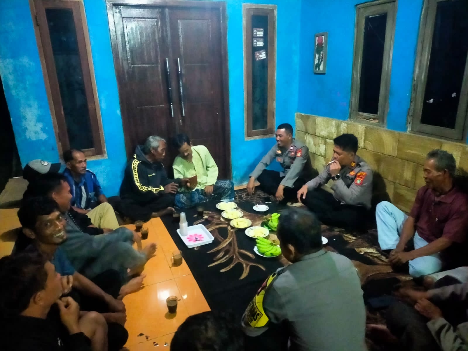 Demi Terwujudnya Kamtibmas di Wilayah Hukumnya Kapolsek Pebayuran AKP Iing Suhaery Laksanakan Ngopi Kamtibmas di Kampung Kedung Lotong