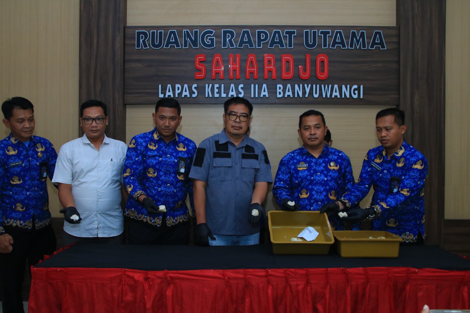 Petugas Lapas Banyuwangi Gagalkan Upaya Penyelundupan Paket Makanan, Yang Diduga Sabu di Kemas Dalam Lontong